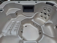 Jacuzzi en buitenspa - afbeelding 24 van  27