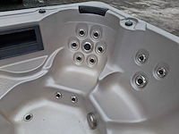 Jacuzzi en buitenspa - afbeelding 25 van  27
