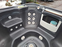 Jacuzzi en buitenspa - afbeelding 2 van  34