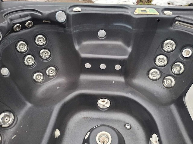 Jacuzzi en buitenspa - afbeelding 4 van  34