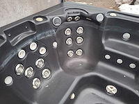 Jacuzzi en buitenspa - afbeelding 5 van  34