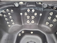 Jacuzzi en buitenspa - afbeelding 9 van  34
