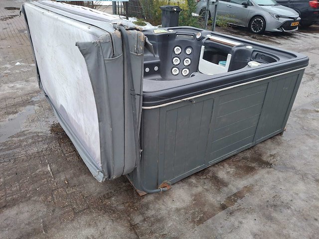 Jacuzzi en buitenspa - afbeelding 21 van  34