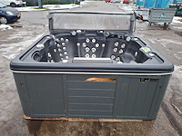 Jacuzzi en buitenspa - afbeelding 22 van  34