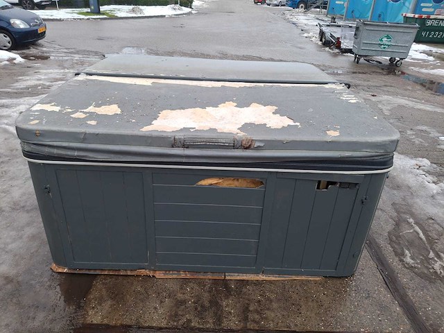 Jacuzzi en buitenspa - afbeelding 28 van  34