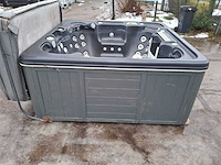 Jacuzzi en buitenspa - afbeelding 29 van  34