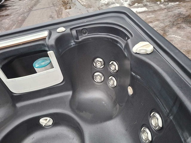 Jacuzzi en buitenspa - afbeelding 34 van  34