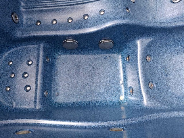 Jacuzzi en buitenspa - afbeelding 2 van  11