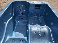 Jacuzzi en buitenspa - afbeelding 8 van  11