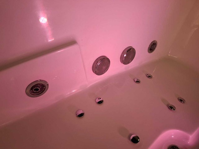 Jacuzzi en buitenspa - afbeelding 5 van  27