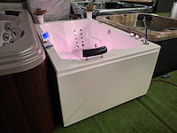 Jacuzzi en buitenspa - afbeelding 18 van  27