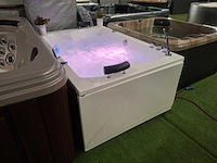 Jacuzzi en buitenspa - afbeelding 22 van  27