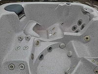 Jacuzzi en buitenspa - afbeelding 9 van  27