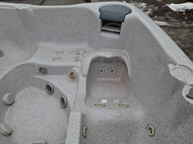 Jacuzzi en buitenspa - afbeelding 3 van  24