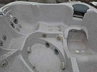 Jacuzzi en buitenspa - afbeelding 9 van  24