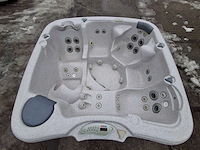 Jacuzzi en buitenspa - afbeelding 1 van  24