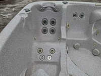 Jacuzzi en buitenspa - afbeelding 12 van  22