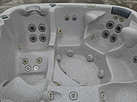 Jacuzzi en buitenspa - afbeelding 7 van  12