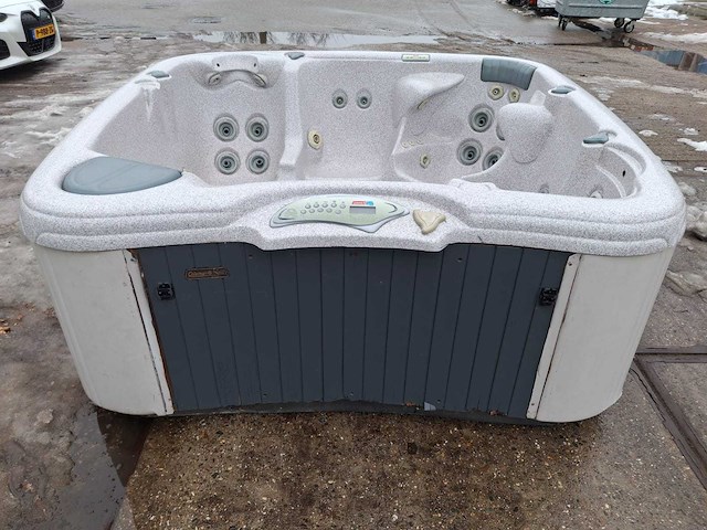 Jacuzzi en buitenspa - afbeelding 2 van  4