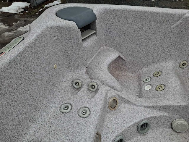 Jacuzzi en buitenspa - afbeelding 10 van  27