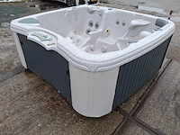 Jacuzzi en buitenspa - afbeelding 23 van  27