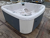 Jacuzzi en buitenspa - afbeelding 21 van  27