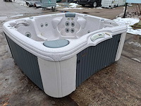 Jacuzzi en buitenspa - afbeelding 3 van  27