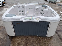 Jacuzzi en buitenspa - afbeelding 25 van  27