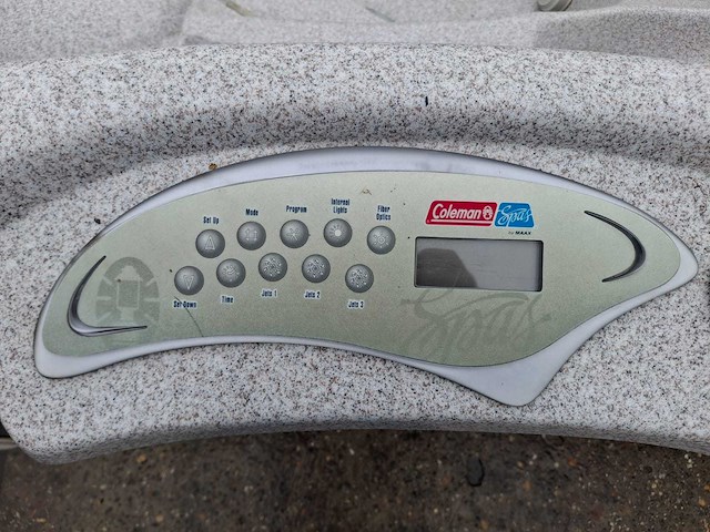 Jacuzzi en buitenspa - afbeelding 5 van  27