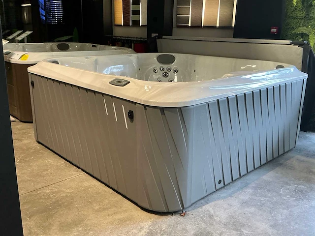 Jacuzzi j-285 buitenspa - afbeelding 1 van  11