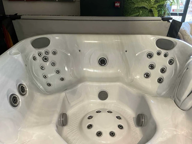 Jacuzzi j-285 buitenspa - afbeelding 6 van  11