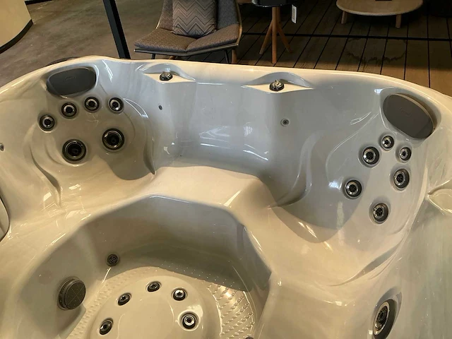 Jacuzzi j-285 buitenspa - afbeelding 8 van  11