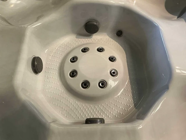Jacuzzi j-285 buitenspa - afbeelding 9 van  11