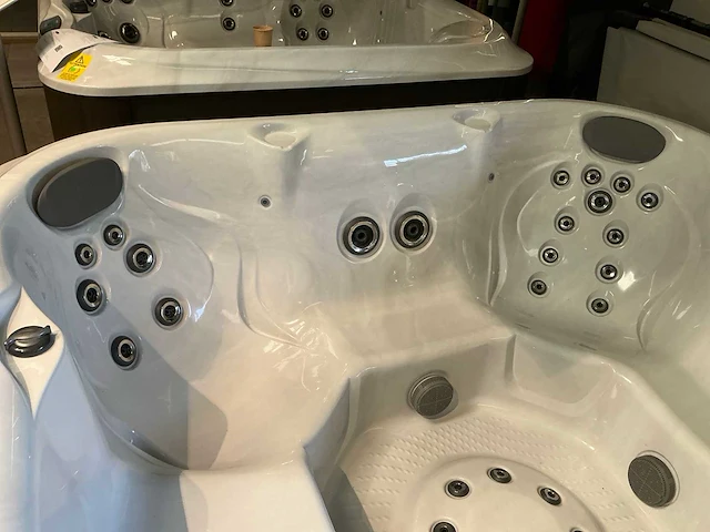 Jacuzzi j-285 buitenspa - afbeelding 10 van  11