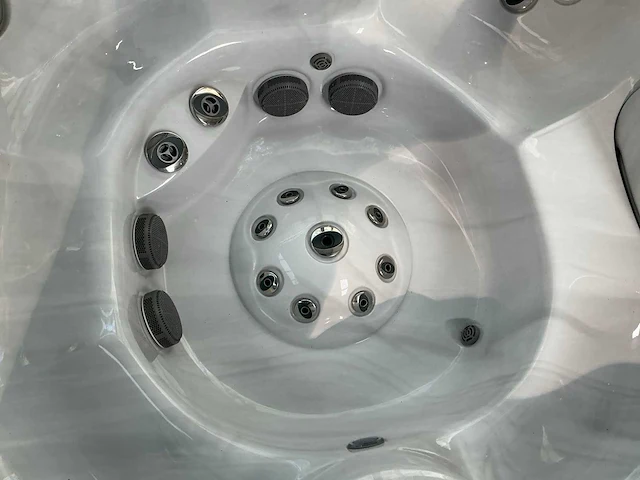 Jacuzzi j-345 buitenspa - afbeelding 9 van  11