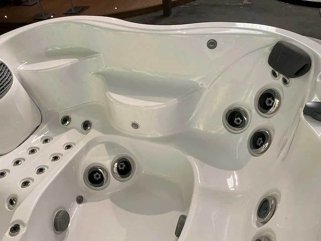 Jacuzzi j-355 buitenspa - afbeelding 6 van  10