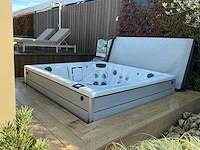 Jacuzzi j-lx buitenspa