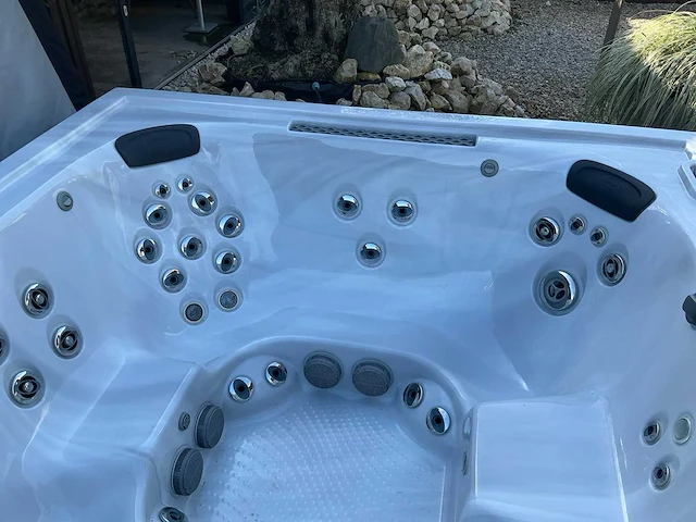 Jacuzzi j-lx buitenspa - afbeelding 8 van  12