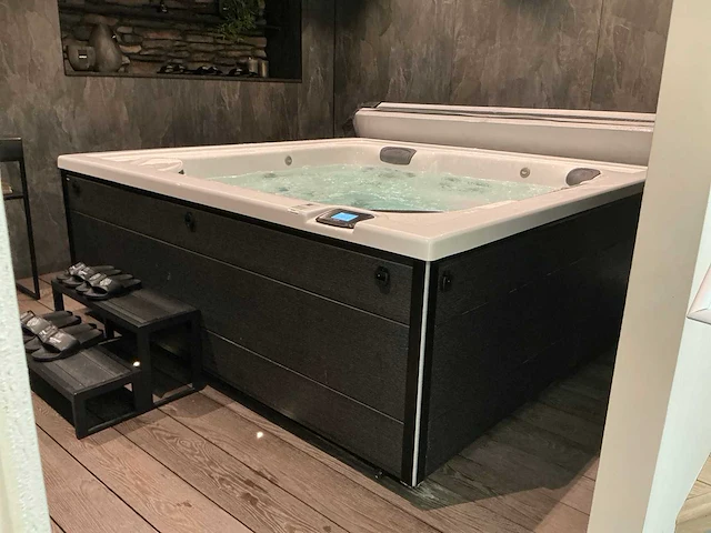 Jacuzzi j-lxl buitenspa - afbeelding 1 van  12