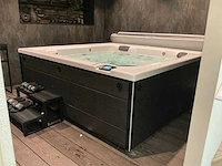 Jacuzzi j-lxl buitenspa