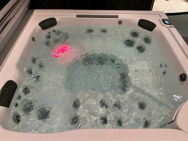 Jacuzzi j-lxl buitenspa - afbeelding 8 van  12