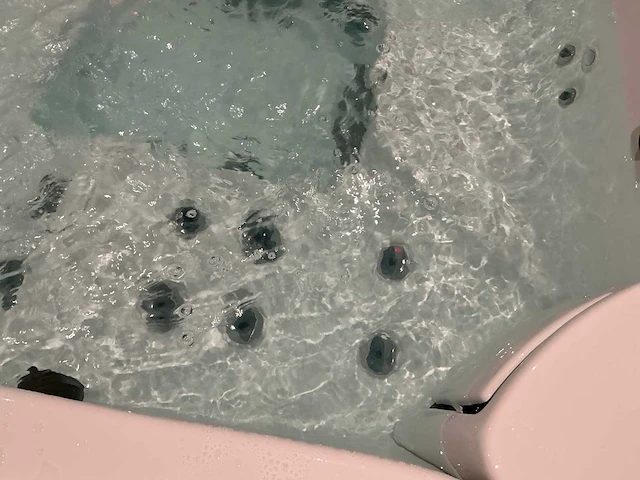 Jacuzzi j-lxl buitenspa - afbeelding 11 van  12