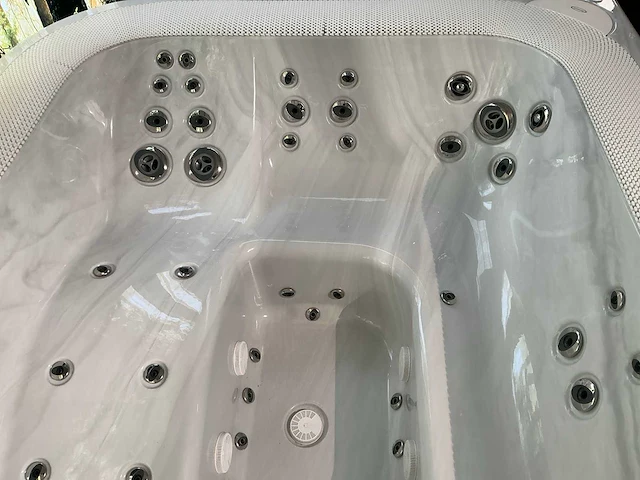 Jacuzzi virtus overloopspa - afbeelding 10 van  14