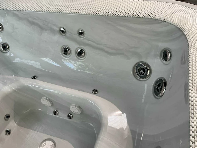 Jacuzzi virtus overloopspa - afbeelding 11 van  14