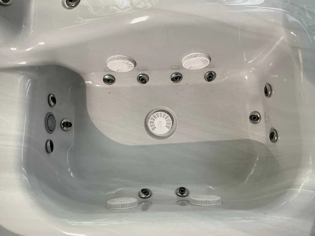 Jacuzzi virtus overloopspa - afbeelding 13 van  14