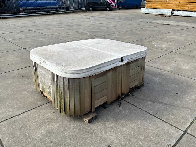 Jacuzzi - afbeelding 7 van  16