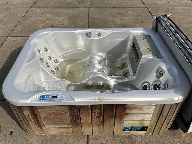 Jacuzzi - afbeelding 12 van  16