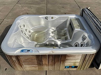 Jacuzzi - afbeelding 12 van  16