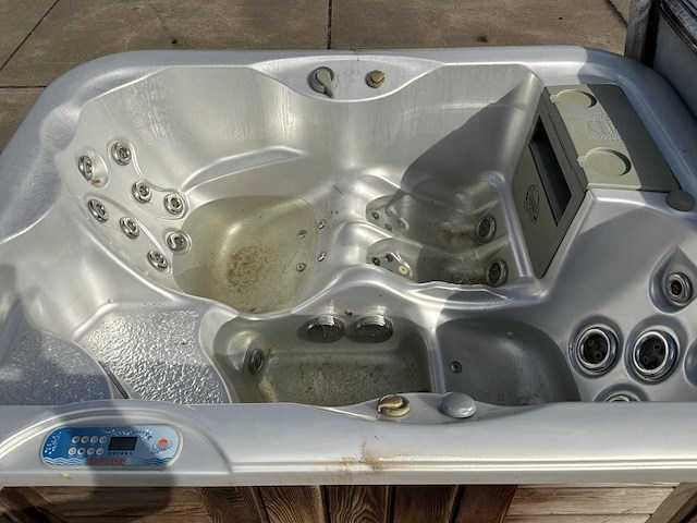 Jacuzzi - afbeelding 13 van  16