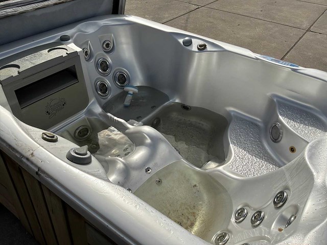 Jacuzzi - afbeelding 2 van  16